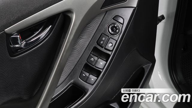 Hyundai AVANTE 2012 — photo 16