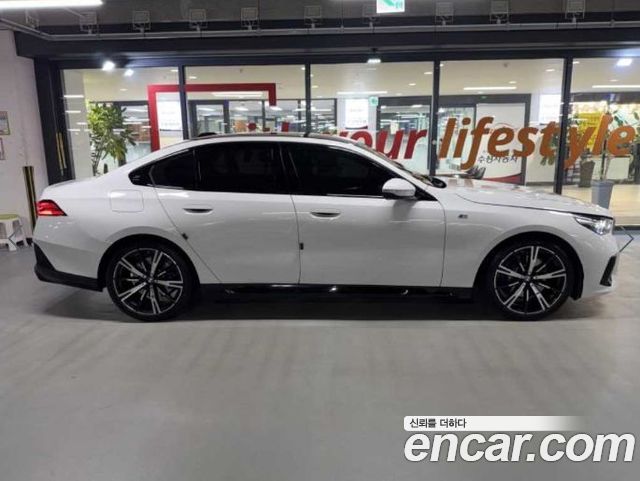 BMW 5-Series 2024 — photo 3