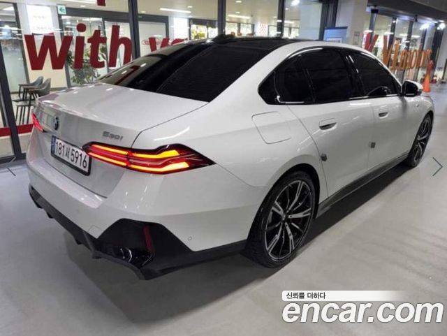 BMW 5-Series 2024 — photo 4