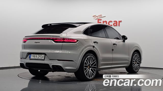 Porsche Cayenne 2023 — photo 2