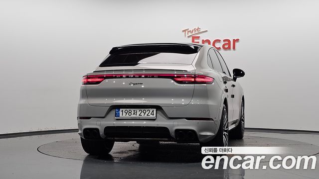 Porsche Cayenne 2023 — photo 4