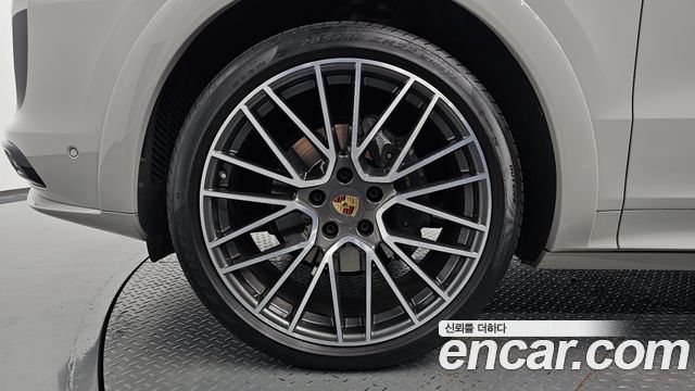 Porsche Cayenne 2023 — photo 5