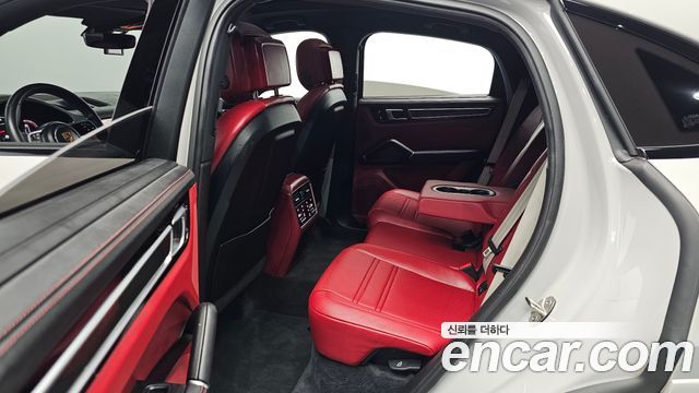 Porsche Cayenne 2023 — photo 17