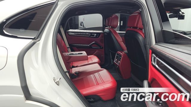 Porsche Cayenne 2023 — photo 18