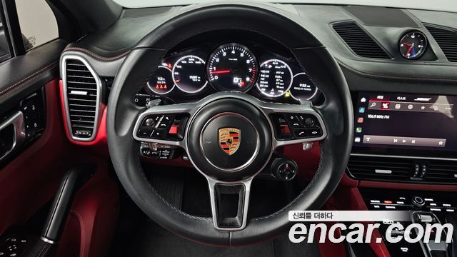 Porsche Cayenne 2023 — photo 19