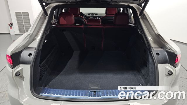Porsche Cayenne 2023 — photo 26