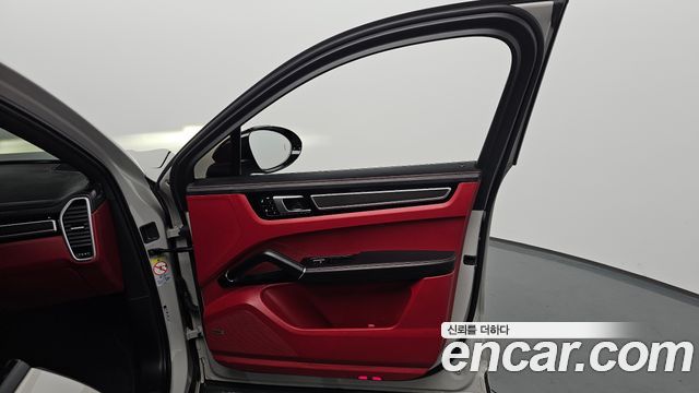 Porsche Cayenne 2023 — photo 14