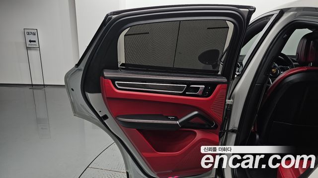 Porsche Cayenne 2023 — photo 15