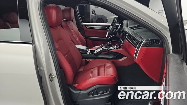 Porsche Cayenne 2023 — photo 16