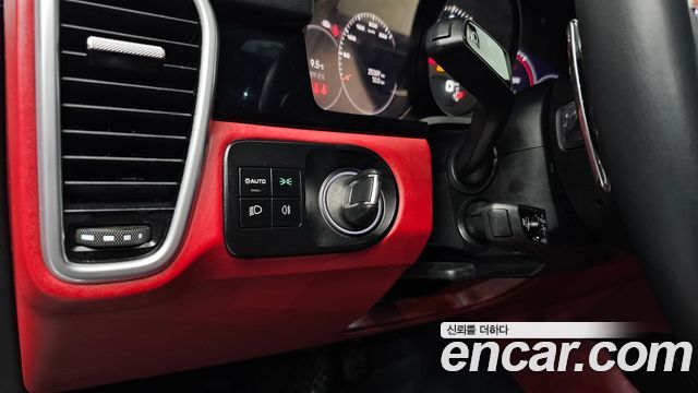 Porsche Cayenne 2023 — photo 28