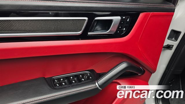 Porsche Cayenne 2023 — photo 31