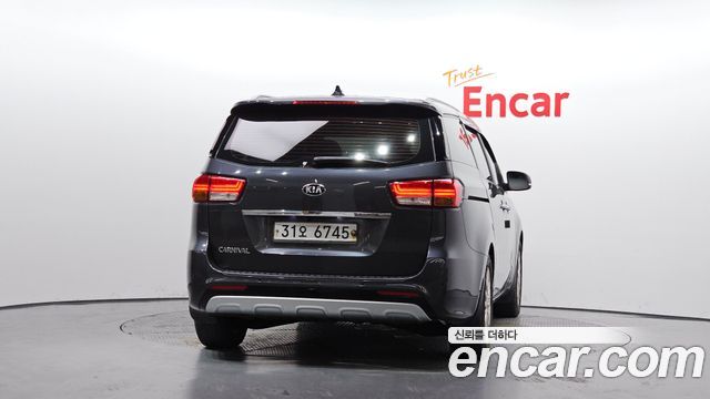 Kia Canival 2015 — photo 4