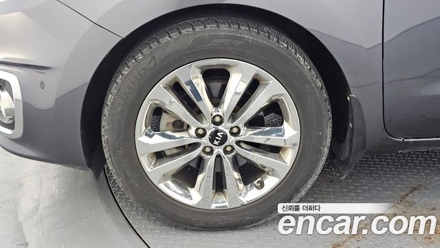 Kia Canival 2015 — photo 5