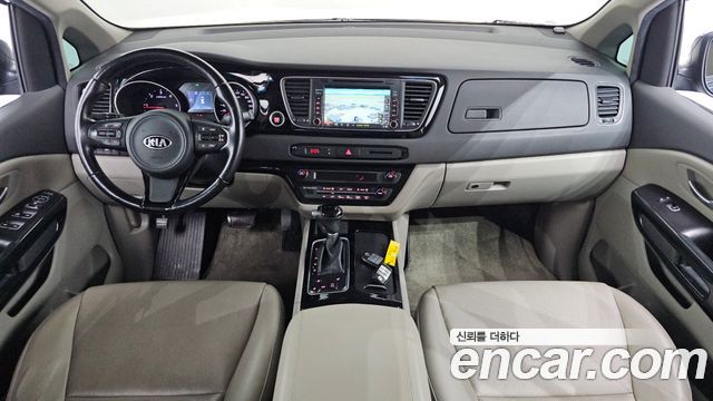 Kia Canival 2015 — photo 10
