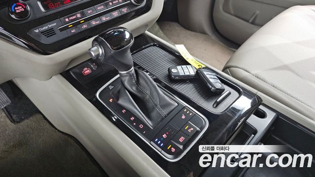 Kia Canival 2015 — photo 12