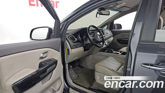 Kia Canival 2015 — photo 13