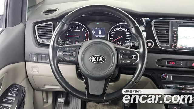 Kia Canival 2015 — photo 19