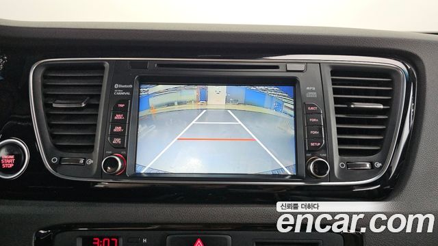 Kia Canival 2015 — photo 21