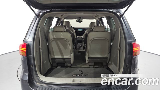 Kia Canival 2015 — photo 22