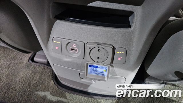 Kia Canival 2015 — photo 23