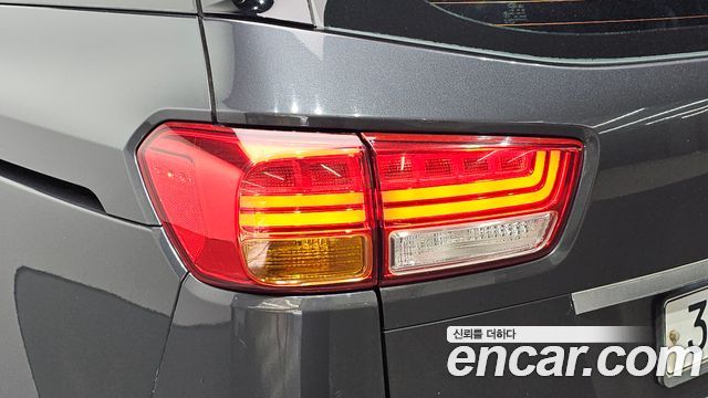 Kia Canival 2015 — photo 9