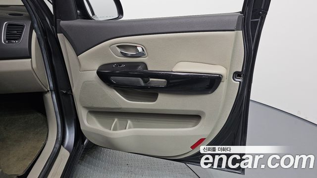 Kia Canival 2015 — photo 15