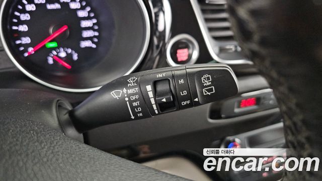 Kia Canival 2015 — photo 28