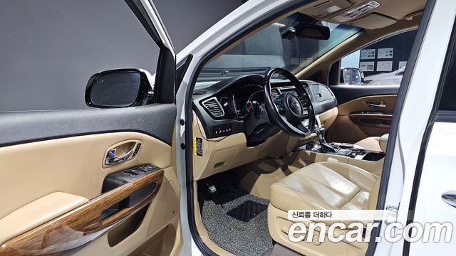 Kia Canival 2018 — photo 10