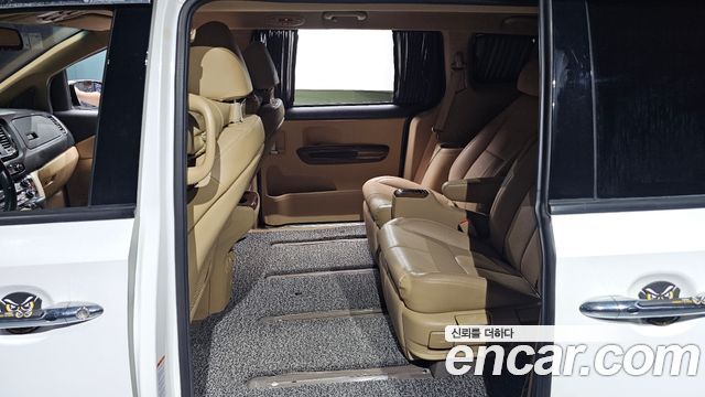 Kia Canival 2018 — photo 12