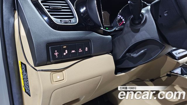 Kia Canival 2018 — photo 17