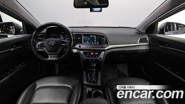 Hyundai AVANTE 2018 — photo 10