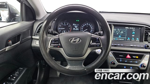 Hyundai AVANTE 2018 — photo 19