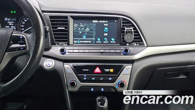 Hyundai AVANTE 2018 — photo 23