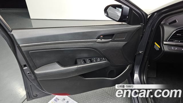 Hyundai AVANTE 2018 — photo 14