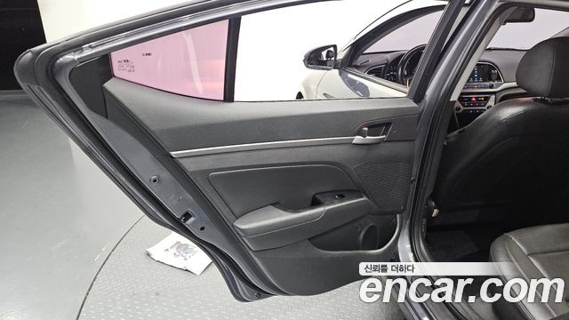 Hyundai AVANTE 2018 — photo 15