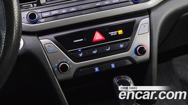 Hyundai AVANTE 2018 — photo 28