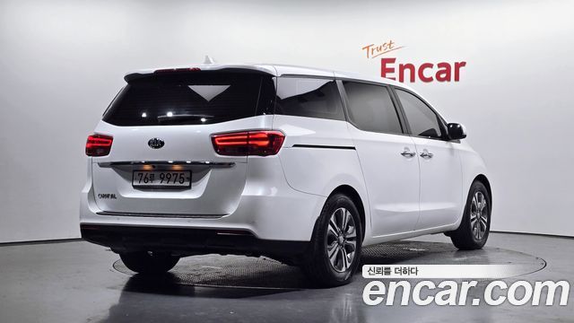 Kia Canival 2019 — photo 2