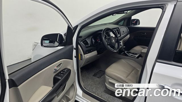 Kia Canival 2019 — photo 13