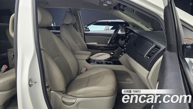 Kia Canival 2019 — photo 16