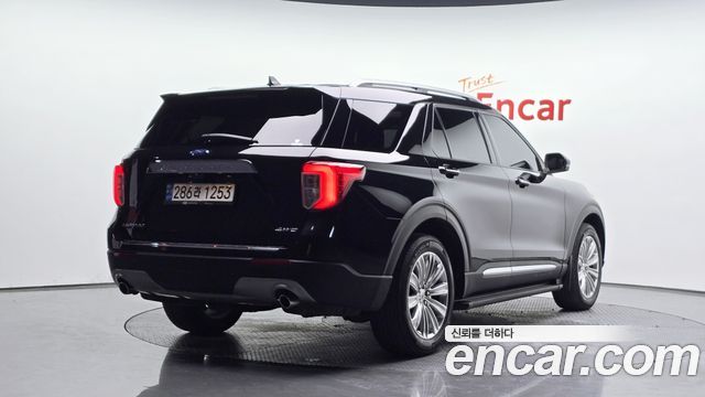 Ford Explorer 2022 — photo 2