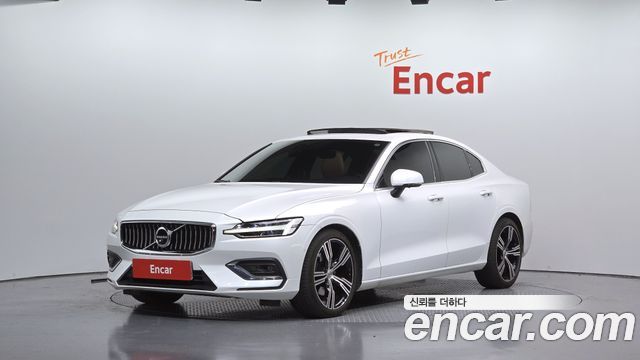Volvo S60 2022 — photo 1