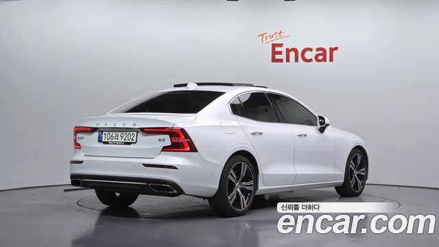 Volvo S60 2022 — photo 2