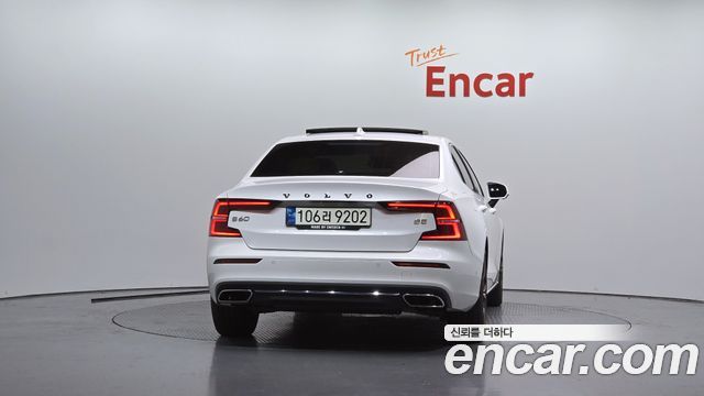 Volvo S60 2022 — photo 4