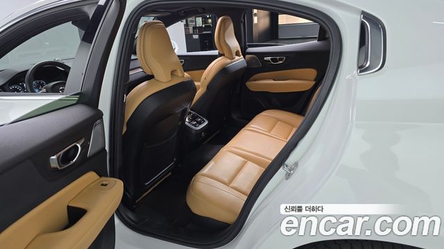 Volvo S60 2022 — photo 11
