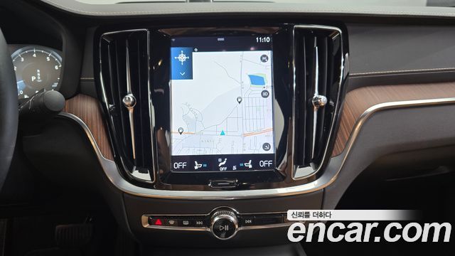 Volvo S60 2022 — photo 12