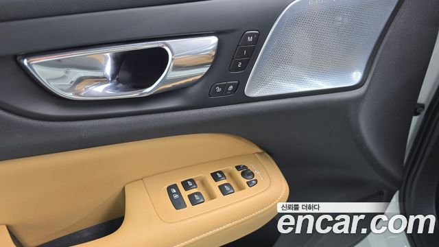 Volvo S60 2022 — photo 18