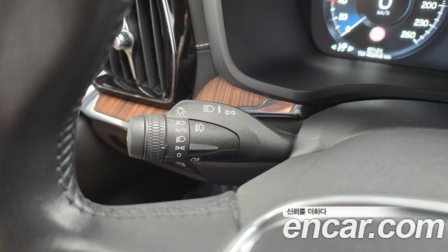Volvo S60 2022 — photo 20