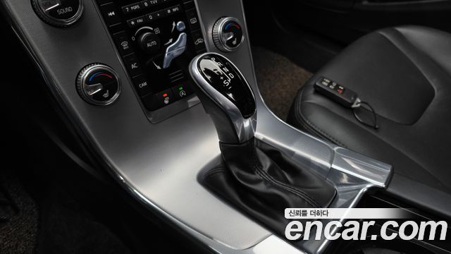Volvo S60 2017 — photo 9