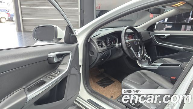 Volvo S60 2017 — photo 10