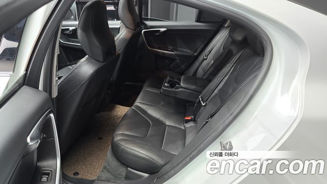 Volvo S60 2017 — photo 12